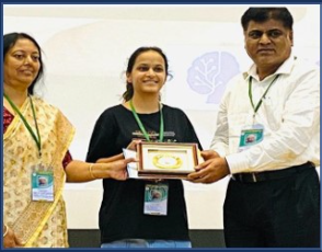 2025 మే 24న CSIR–IICTలో నిర్వహించిన ‘బ్రిడ్జింగ్ న్యూరోకెమిస్ట్రీ & ఇన్నోవేషన్’ సమావేశంలో సొసైటీ ఫర్ న్యూరోకెమిస్ట్రీ (SNCI) హైదరాబాద్ చాప్టర్ అందించిన బెస్ట్ పోస్టర్ అవార్డు పొందిన రుతుజా పెంఢార్కర్ గారికి హృదయపూర్వక అభినందనలు.